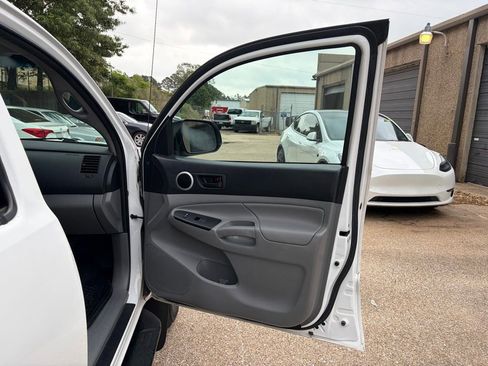 Used 2015 Toyota Tacoma 4x4 Double Cab w/ SR5 Package image 28