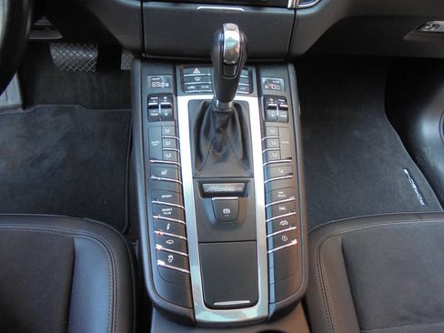 Used 2018 Porsche Macan GTS AWD/4WD image 16