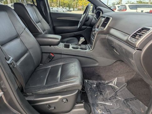 Used 2018 Jeep Grand Cherokee Limited image 10