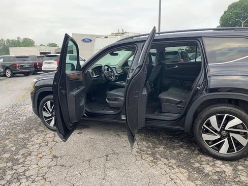 Used 2025 Volkswagen Atlas SE FWD image 18