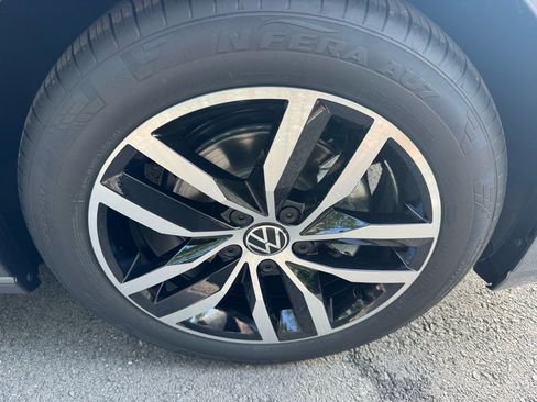 New 2025 Volkswagen Jetta SE image 9