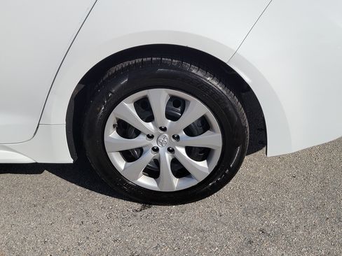 Used 2022 Toyota Corolla LE FWD image 26