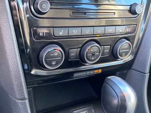 Used 2022 Volkswagen Passat 2.0T image 12