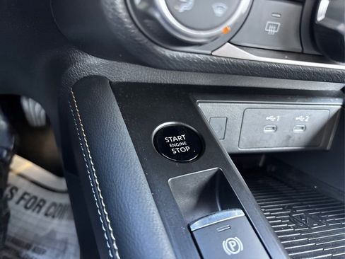 Used 2025 Nissan Kicks SV image 28