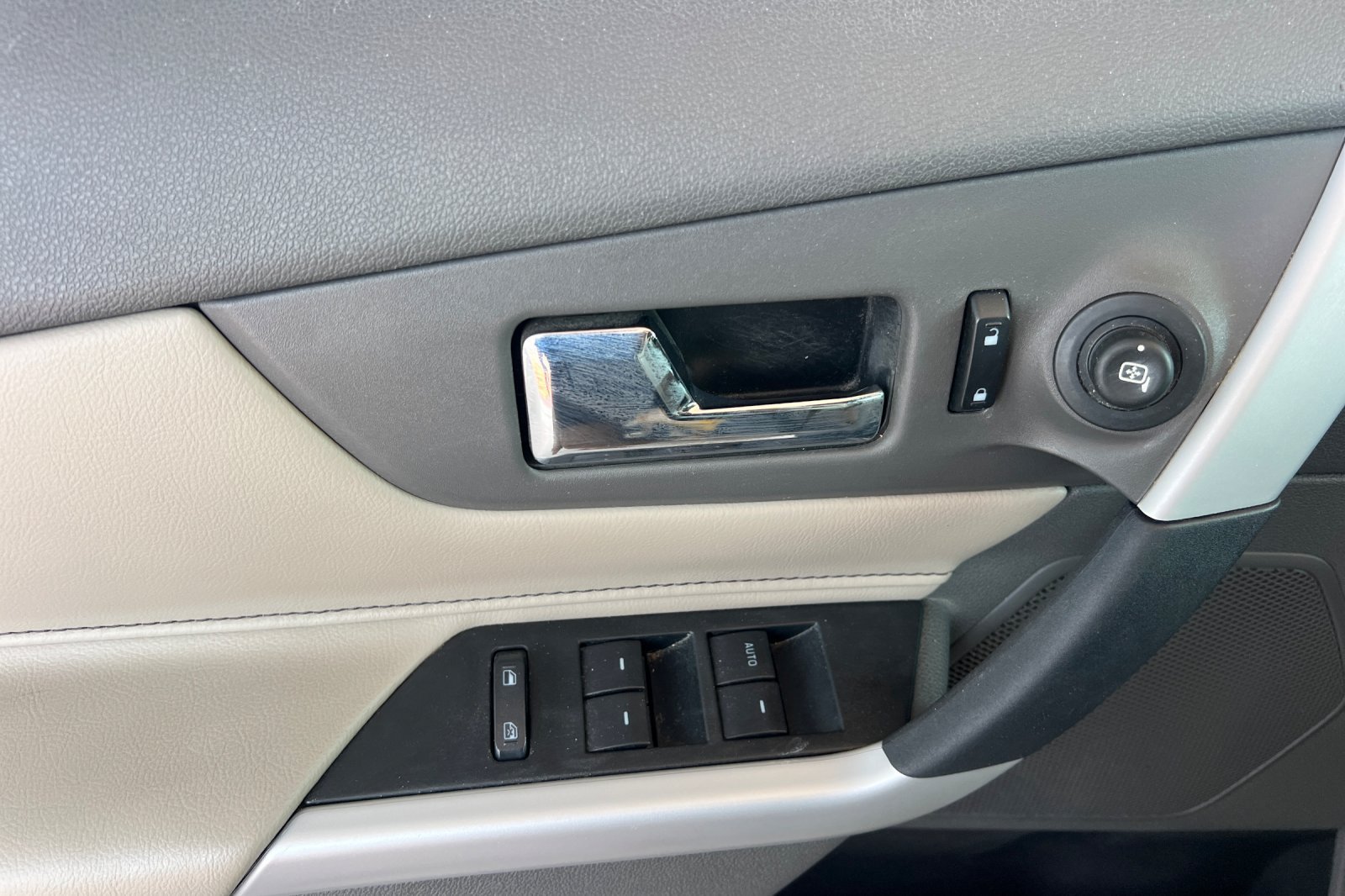 Used 2014 Ford Edge SEL w/ Equipment Group 205A AWD/4WD image 14