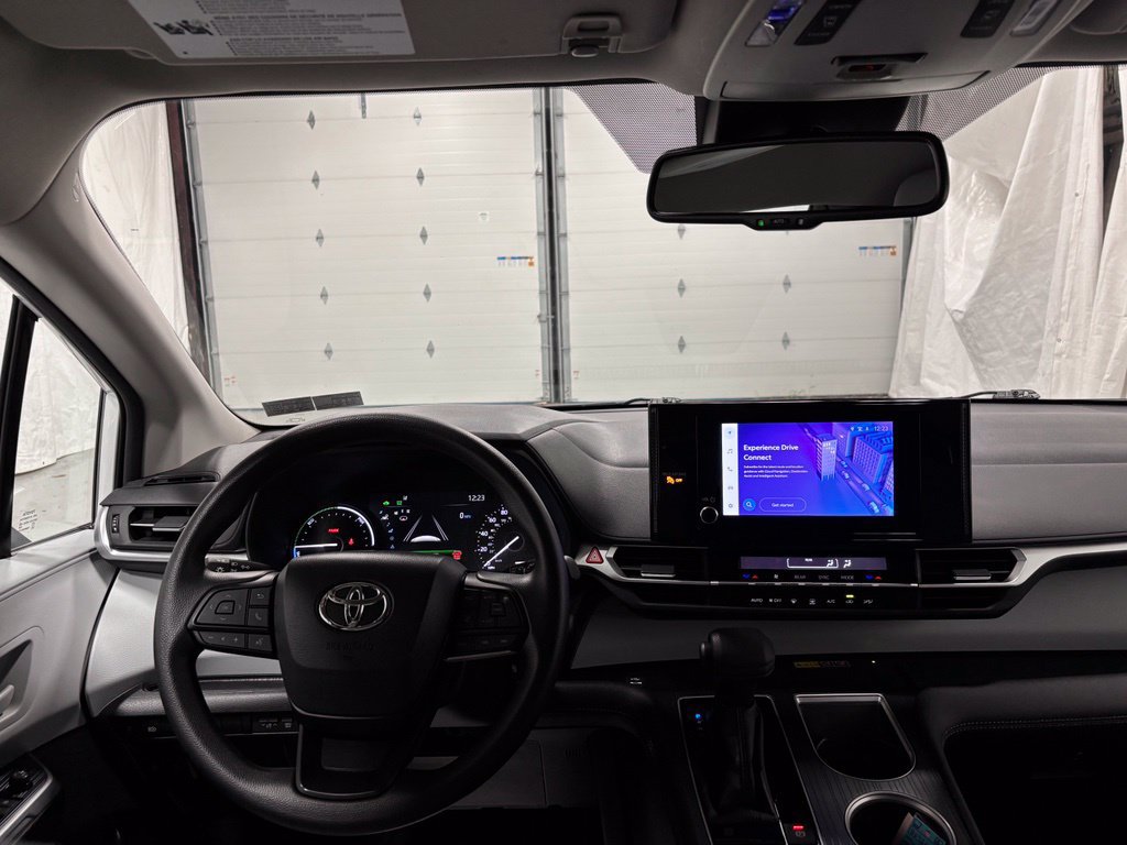 Used 2026 Toyota Sienna LE FWD image 16