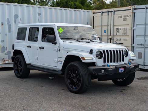 Used 2022 Jeep Wrangler Unlimited Sahara w/ Cold Weather Group AWD/4WD image 3
