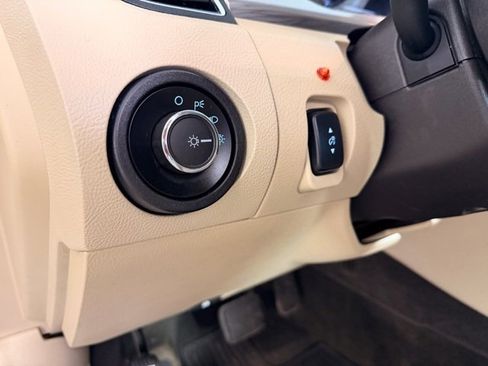 Used 2013 Ford Taurus SEL image 19