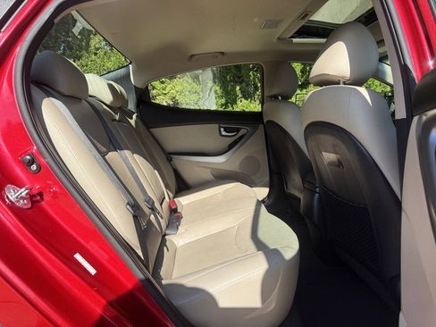 Used 2015 Hyundai Elantra Limited w/ Option Group 05 FWD image 13
