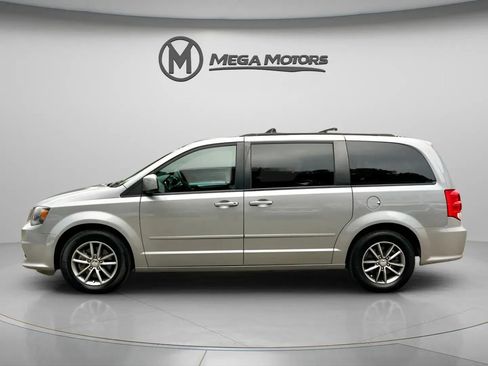 Used 2014 Dodge Grand Caravan R/T image 2