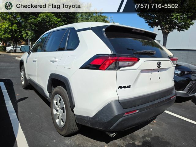Used 2023 Toyota RAV4 LE AWD/4WD image 4