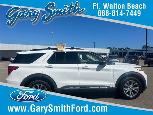 Certified 2023 Ford Explorer XLT w/ Equipment Group 202A AWD/4WD image 1