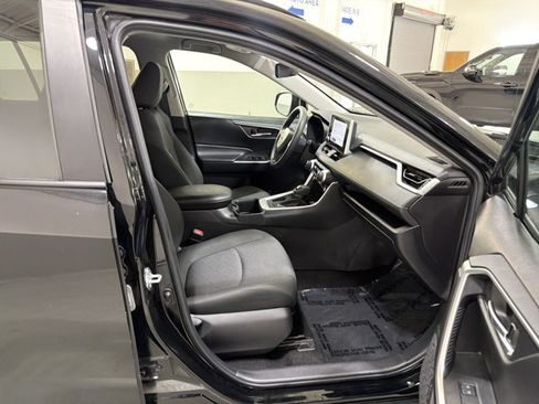 Used 2024 Toyota RAV4 XLE FWD image 36