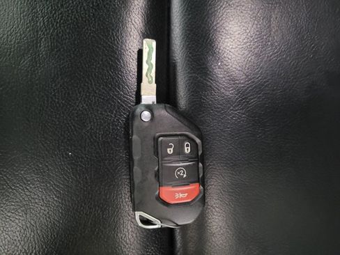 Used 2018 Jeep Wrangler Unlimited Sahara AWD/4WD image 32