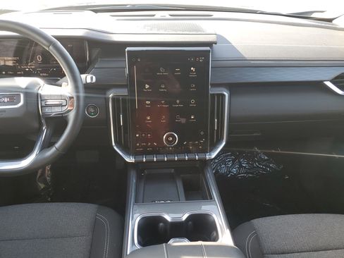 Used 2025 GMC Acadia Elevation image 10