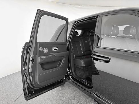 New 2026 Rolls-Royce Cullinan Black Badge image 23