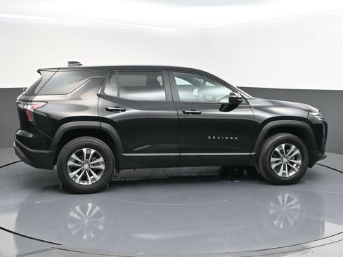 Used 2025 Chevrolet Equinox LT w/ Safety and Technology Package image 8