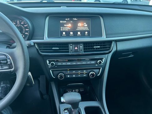 Used 2018 Kia Optima LX w/ 17" Alloy Wheels Package FWD image 11