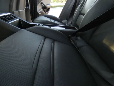 Used 2018 Porsche Panamera 4 image 47