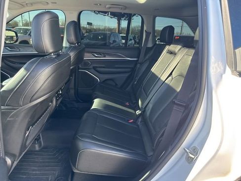 Used 2024 Jeep Grand Cherokee Limited w/ Luxury Tech Group II AWD/4WD image 14