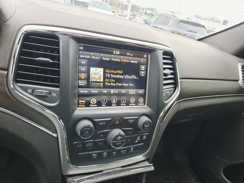 Used 2018 Jeep Grand Cherokee Overland image 21