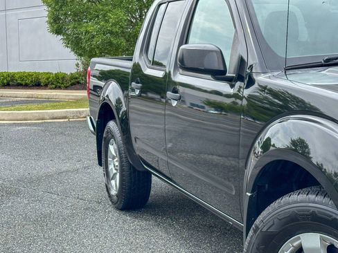 Used 2012 Nissan Frontier SV w/ SV Premium Utility Pkg AWD/4WD image 9