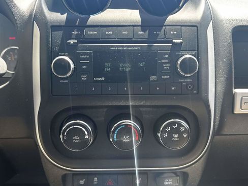 Used 2014 Jeep Compass Latitude AWD/4WD image 22