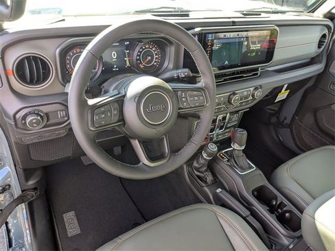 New 2025 Jeep Gladiator Mojave image 14