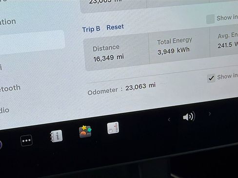 Used 2023 Tesla Model 3 Standard Range image 33