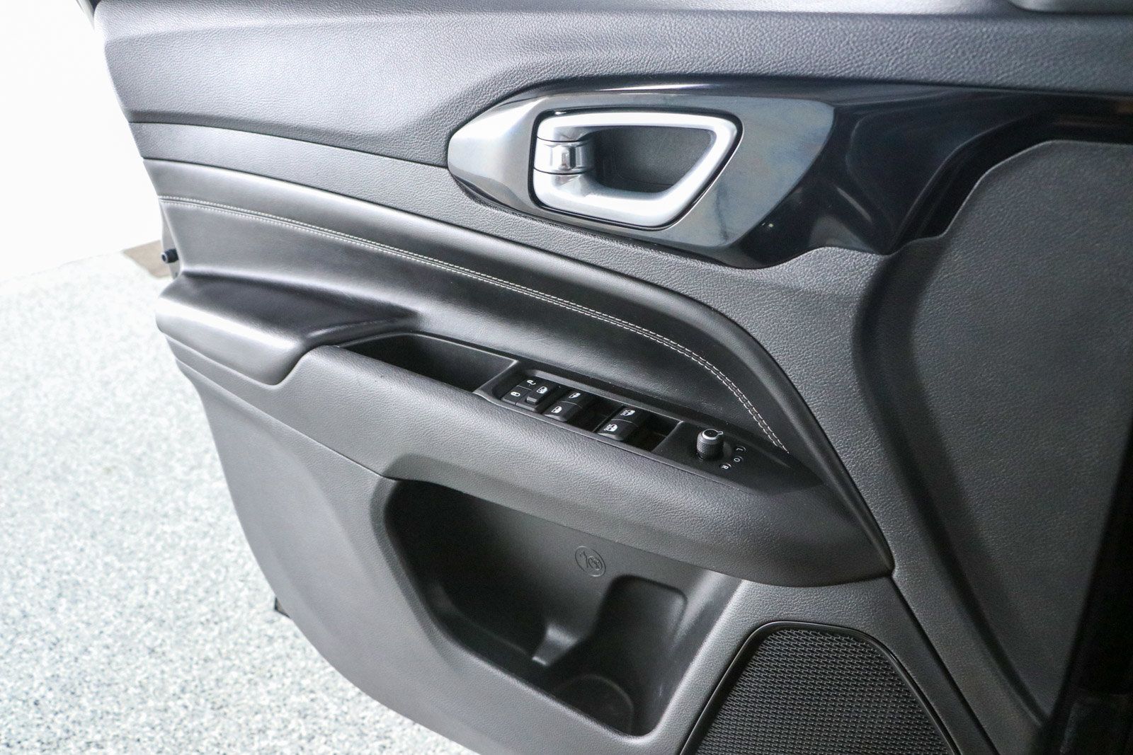 Used 2022 Jeep Compass Latitude FWD image 21