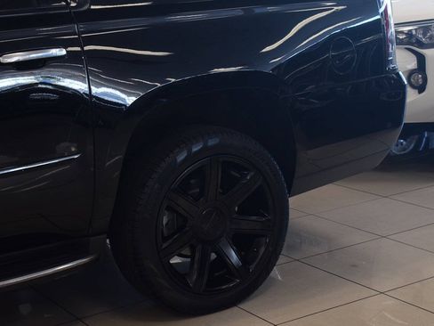 Used 2019 Cadillac Escalade ESV Luxury RWD image 16