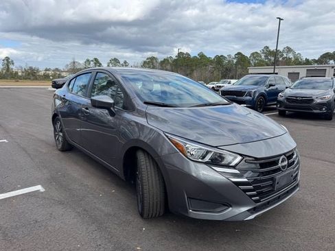 Used 2023 Nissan Versa SV image 6
