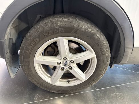 Used 2016 Ford Explorer XLT w/ Equipment Group 201A AWD/4WD image 14