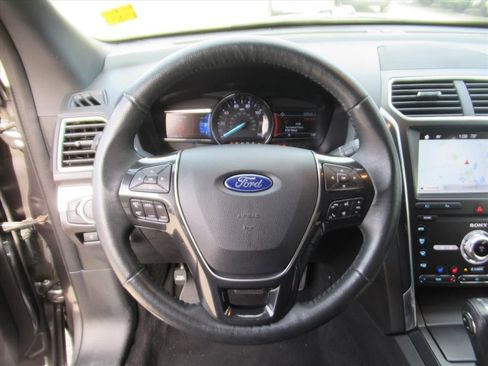 Used 2019 Ford Explorer Limited w/ Class III Trailer Tow Package image 18