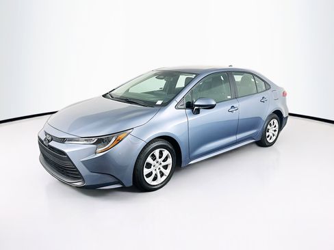Used 2024 Toyota Corolla LE image 3