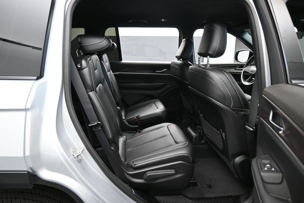 Used 2025 Jeep Grand Cherokee L Limited RWD image 40