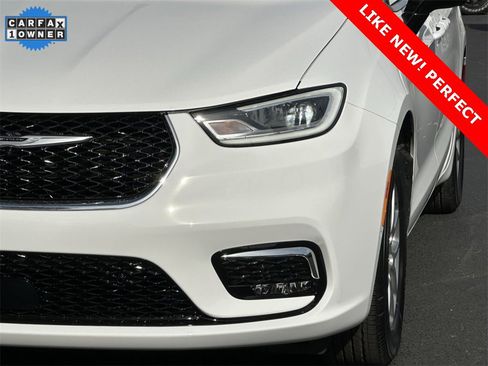 Used 2025 Chrysler Pacifica Select image 35