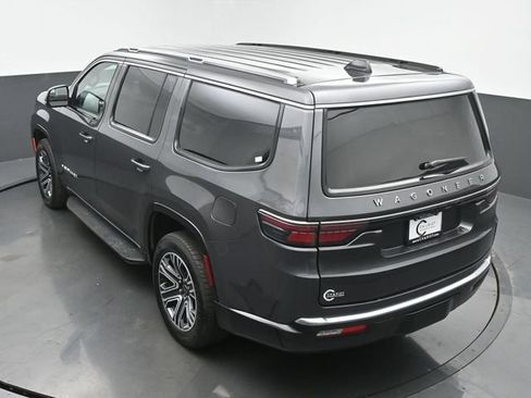 Used 2025 Jeep Wagoneer 4WD image 40