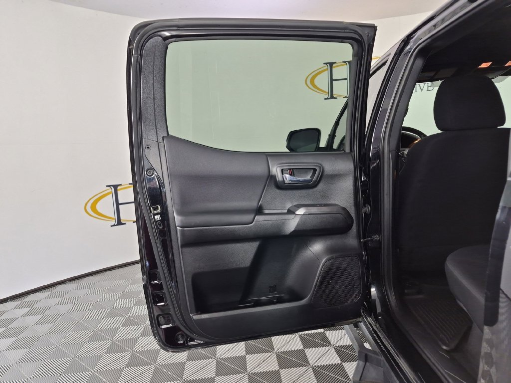 Used 2020 Toyota Tacoma TRD Sport AWD/4WD image 29