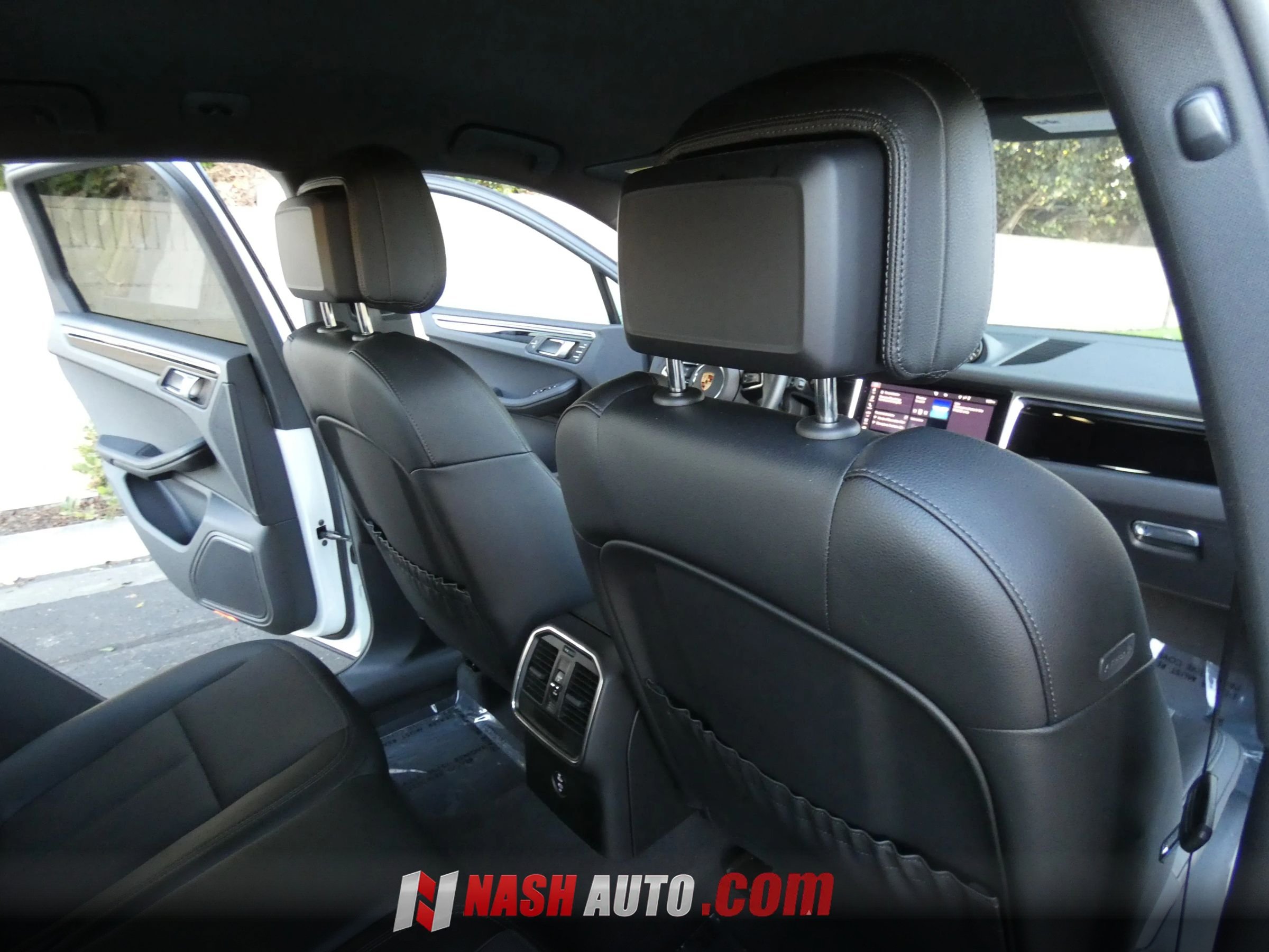 Used 2024 Porsche Macan AWD/4WD image 38