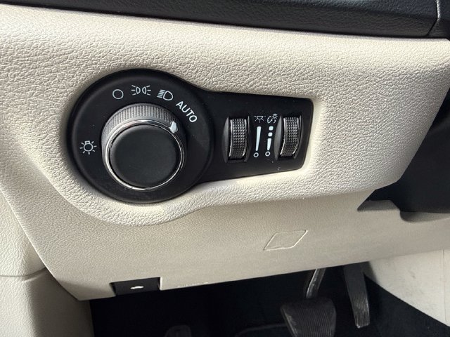 Used 2023 Chrysler Voyager LX FWD image 15