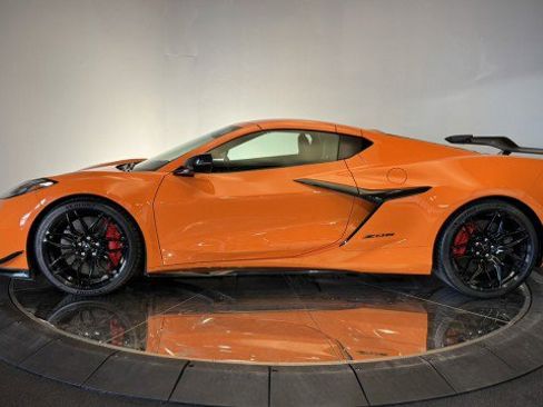 Used 2024 Chevrolet Corvette Z06 w/ Z07 Performance Package image 23