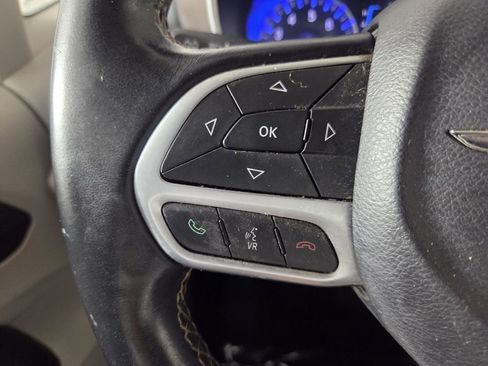 Used 2017 Chrysler Pacifica Touring-L FWD image 18
