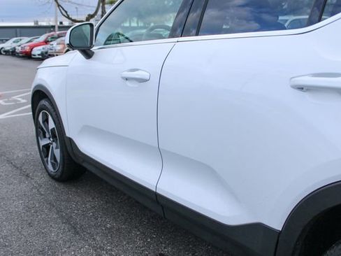 Used 2025 Volvo XC40 B5 Plus image 48