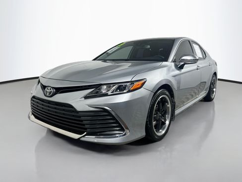 Used 2021 Toyota Camry LE w/ Convenience Package FWD image 10