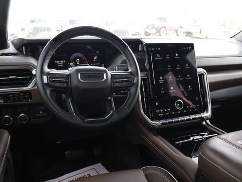 Used 2025 GMC Yukon XL Denali Ultimate AWD/4WD image 13