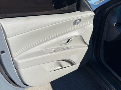 Used 2023 Hyundai Elantra SEL w/ Convenience Package image 12