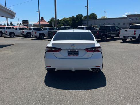 Used 2023 Toyota Camry SE FWD image 6