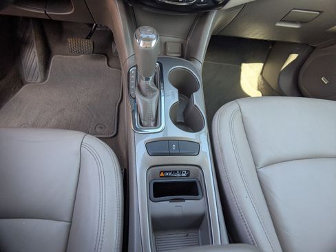 Used 2018 Chevrolet Cruze Premier FWD image 24