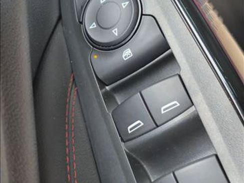 Used 2024 Chevrolet Trax RS w/ Sunroof Package FWD image 13